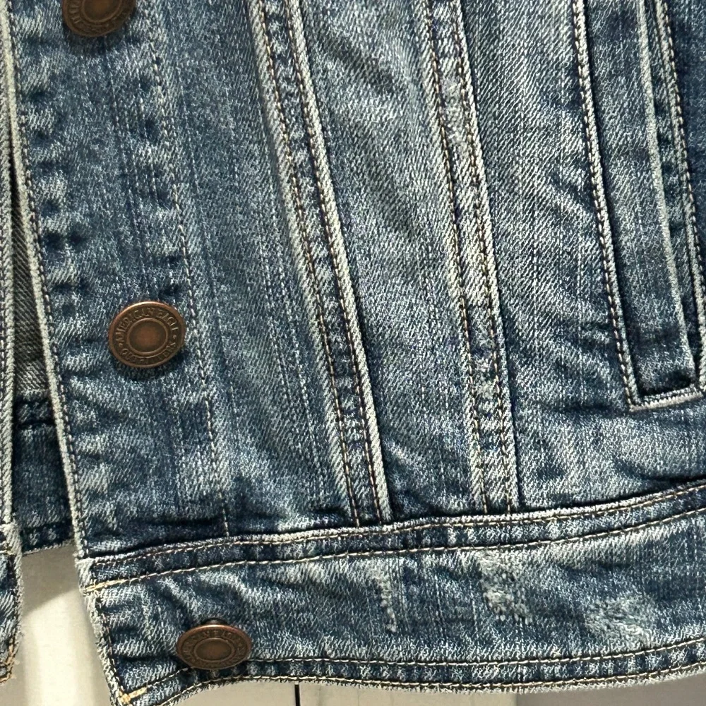 LIKE NEW! Women's American Eagle Short Jean Jacket - Small - Picture 7 of 9